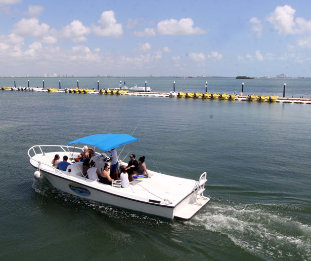  Recorrido  por Aquaworld líder  actividades acuáticas para aquellos en búsqueda de aventuras náuticas. con paseos por los manglares y las selvas costeras de Cancún  te llevarán desde el mar, a través de la impresionante laguna de Nichupté