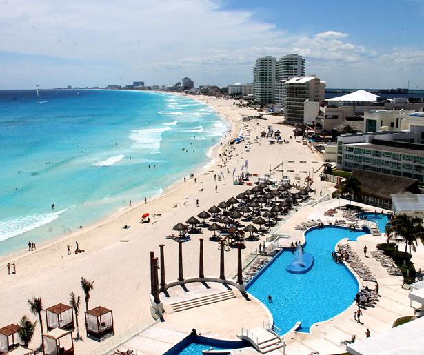 30307016. Cancún.- Los “spring breakers”, comienzan a llegar a las playas de Cancún.
NOTIMEX/FOTO/FRANCISCO GALVEZ/FRE/LIF/