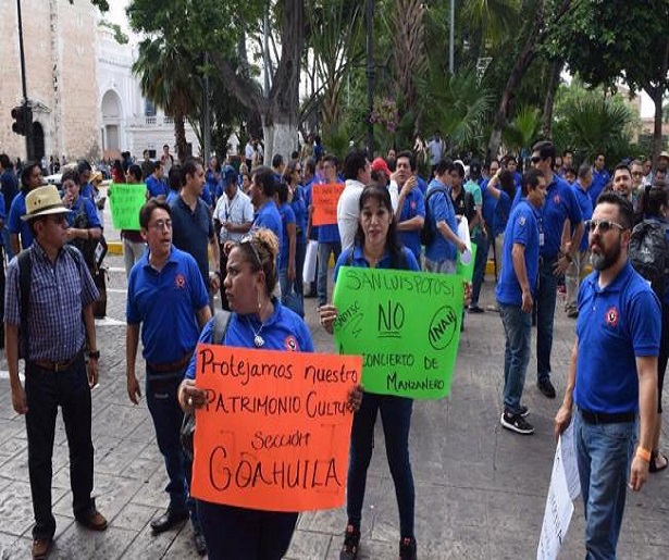 Protestan trabajadores del INAH contra concierto de Manzanero en Chichén Itzá