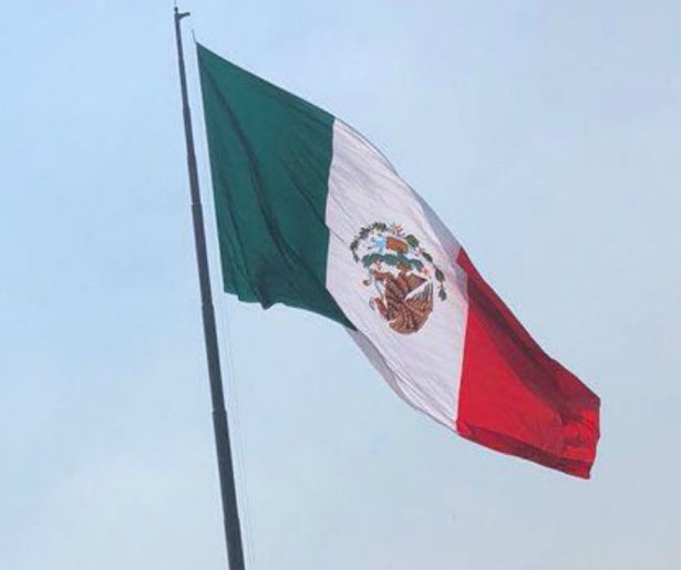 Izan la bandera de México al revés