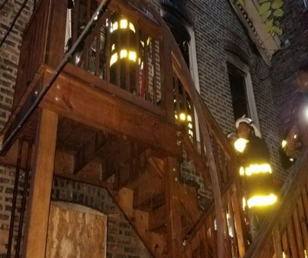 Al menos 8 muertos tras incendio en barrio hispano en Chicago