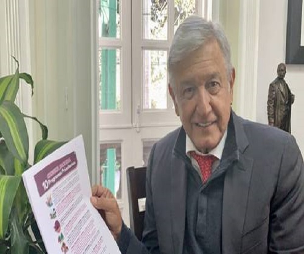 ▲ En un video, Andrés Manuel López Obrador pidió que  se difunda la consulta  que se realizará el 24 y 25 de noviembre.