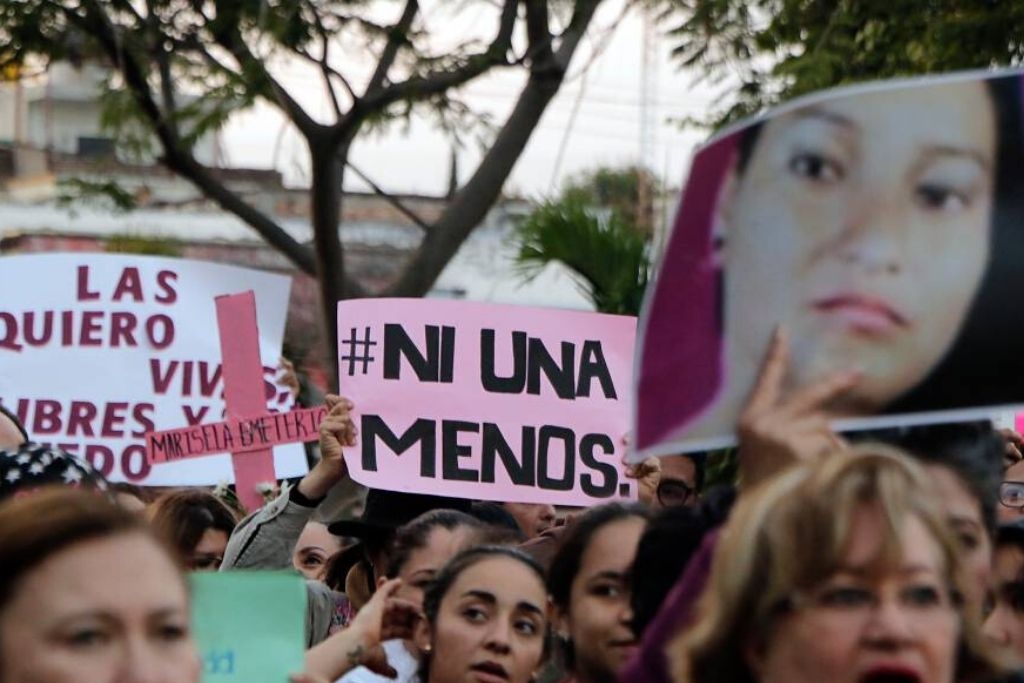 http://xeva.com.mx/nota.cfm?id=96116&t=diputados-aprueban-aumentar-a-65-anos-de-prision-a-quien-cometa-feminicidio