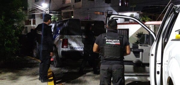 Catean vivienda en Cancún, tras ejecución de policía estatal