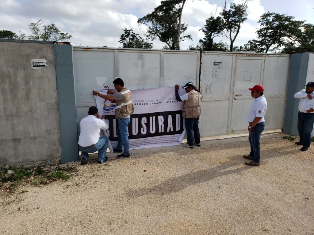 Colocan resellos de clausura en desarrollos irregulares en Cancún