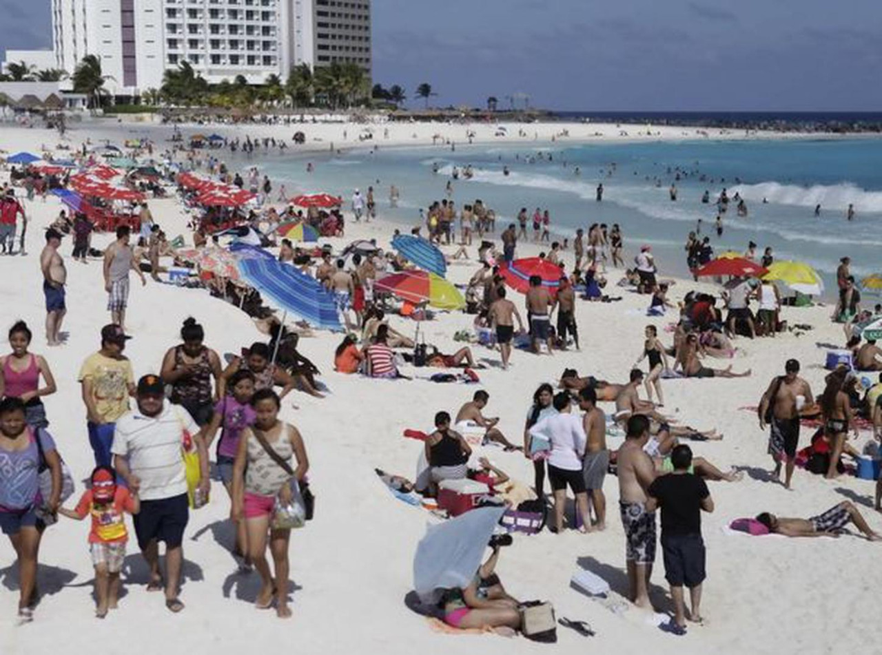 Espera la AMAV 900 mil turistas para Semana Santa en Cancún