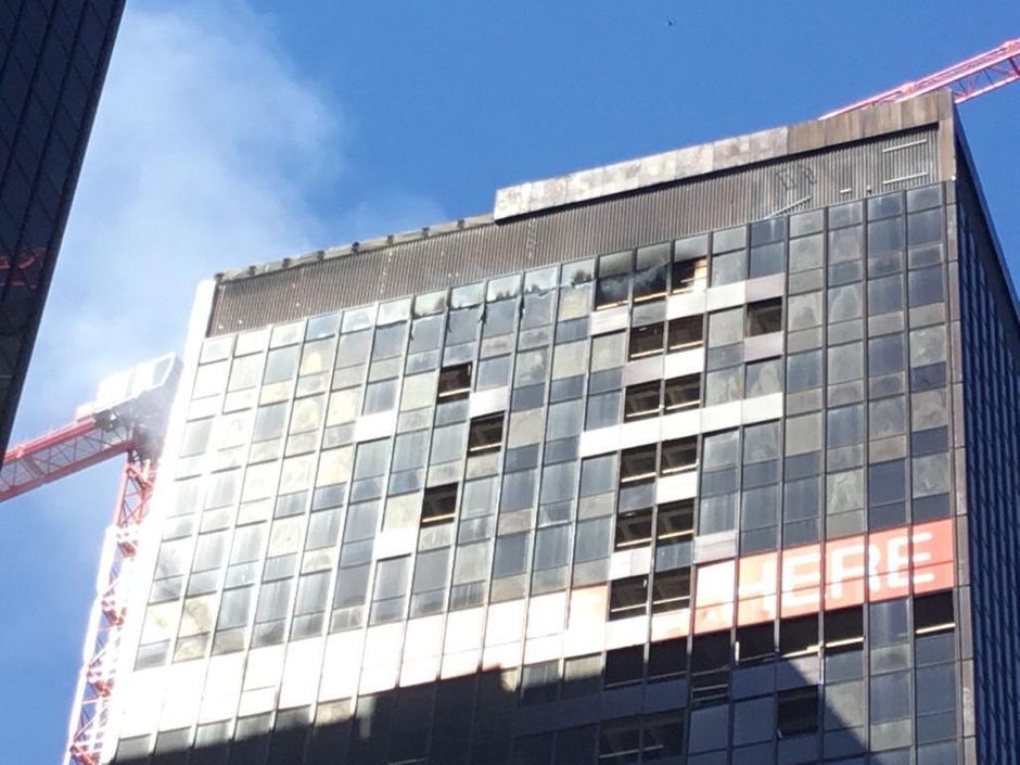 Galería: Así controlaron incendio en torre Wolrd Trade Center, Bélgica