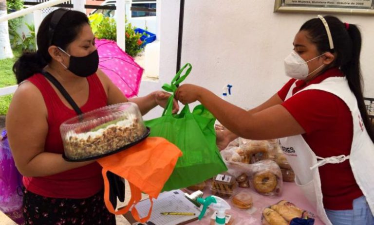 DIF Isla Mujeres y Chedraui apoyan a familias más afectadas por el COVID-19