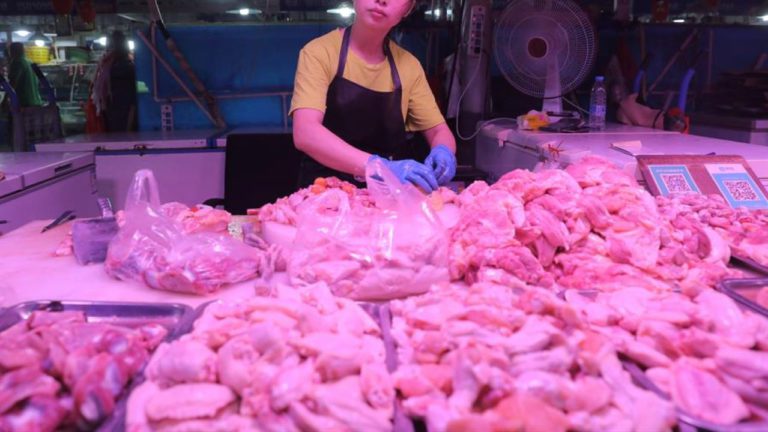 Descubren en China ‘alitas de pollo’ con coronavirus; fueron importadas desde Brasil