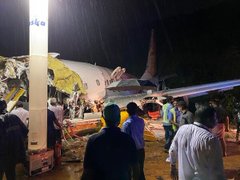 Galería: 10 muertos por accidente de avión en la India