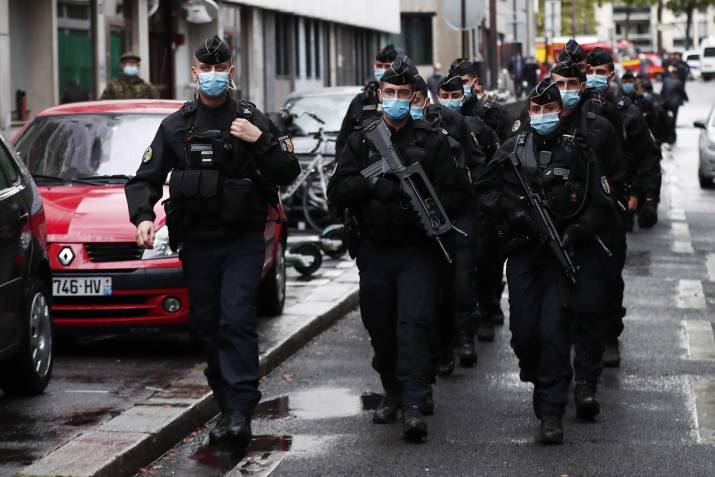 Dos personas resultaron heridas con un arma blanca cerca de la antigua sede del semanario francés.