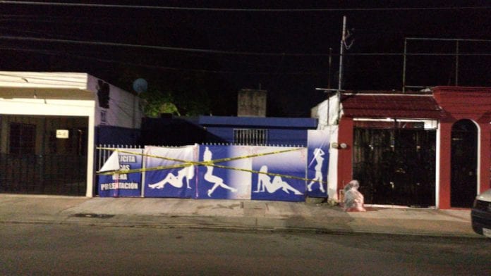Policías catean dos casas de citas en Cancún por trata de personas