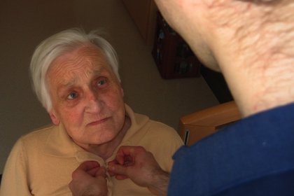 Estudio revela que síntomas de Alzheimer empeoraron tras encierro por Covid-19