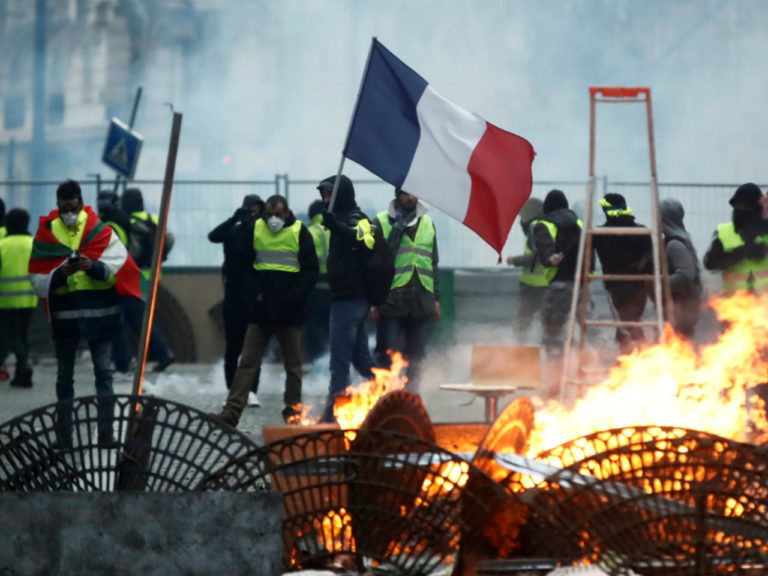 Francia: más de 100 detenidos durante las protestas de los Chalecos Amarillos