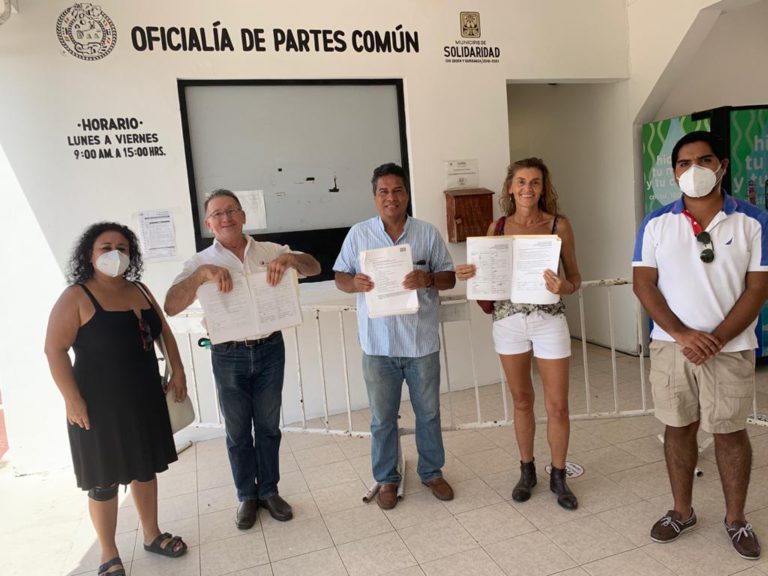 Entregan CCERM, AHRM y Canirac, 600 firmas que se oponen al cierre de la 10 avenida