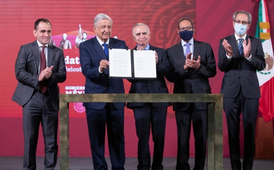 AMLO y empresarios firman Acuerdo de Reactivación Económica.