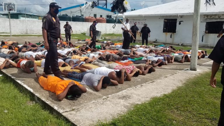 Recapturan a uno de 28 reos alta peligrosidad que huyeron de cárcel en Belice