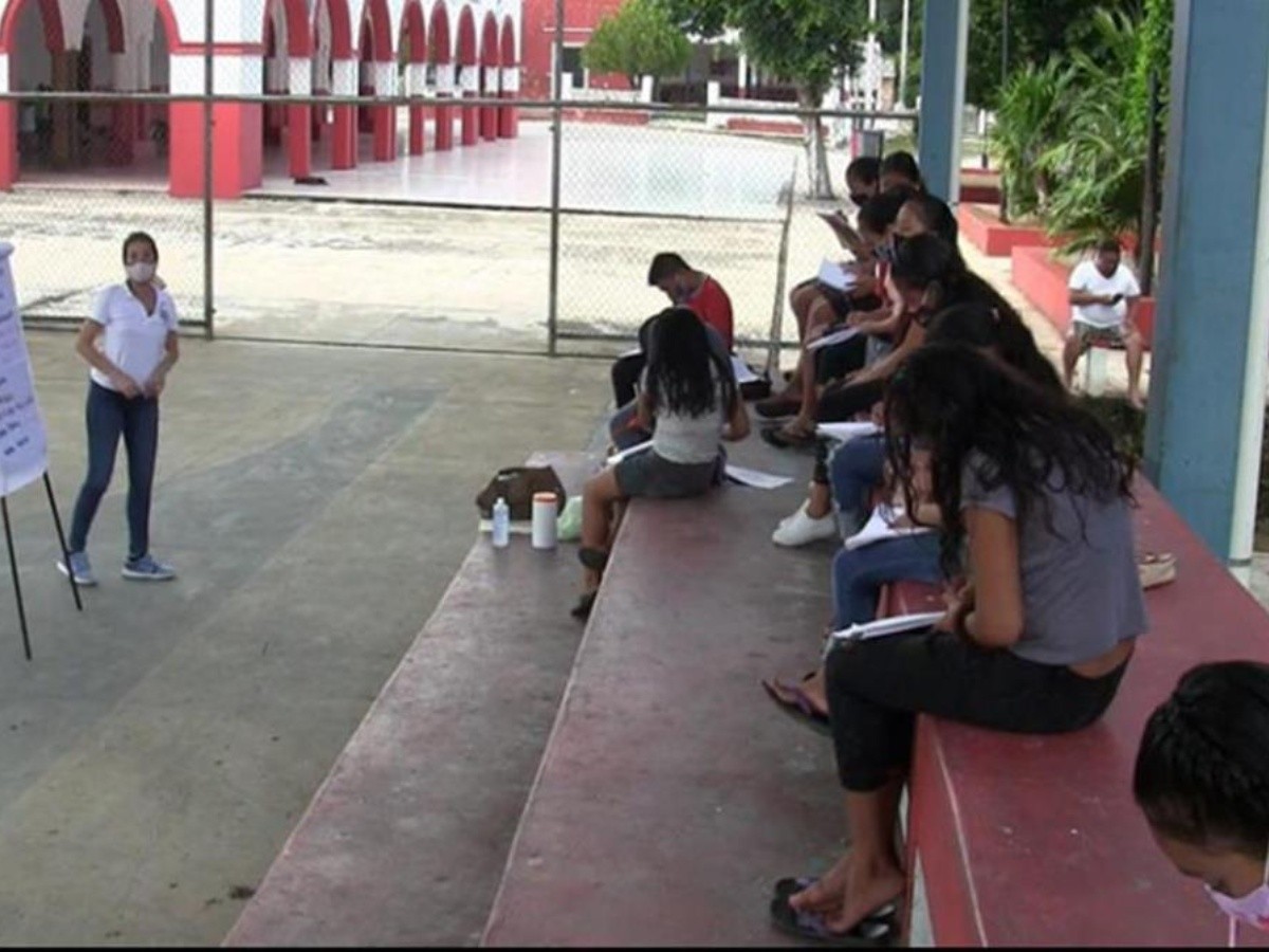 https://laverdadnoticias.com/yucatan/Maestra-da-clases-en-una-cancha-por-falta-de-internet-y-equipo-en-Yucatan-20200929-0297.html