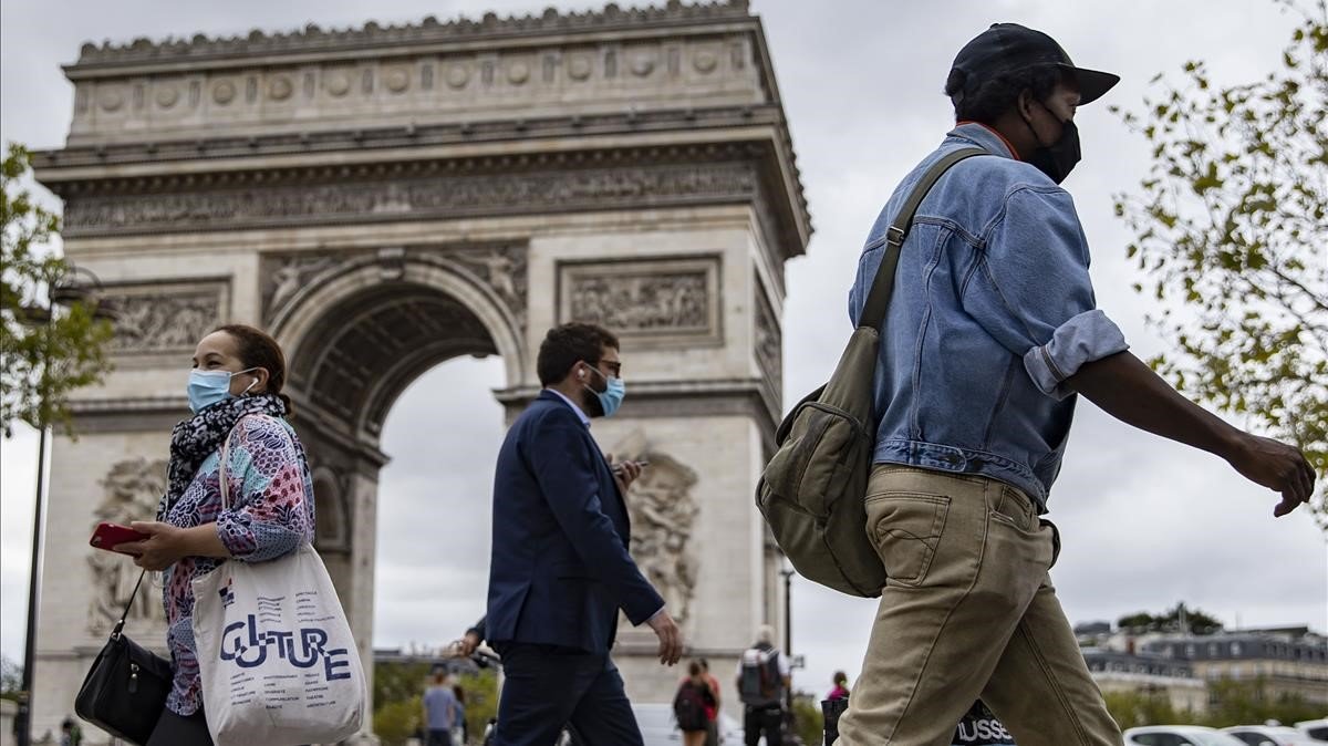 Los restaurantes podrán seguir abiertos en París, Francia, cumpliendo estrictas medidas.