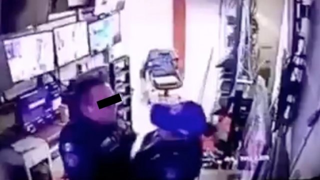 Video: Policías son captados teniendo relaciones sexuales durante guardia