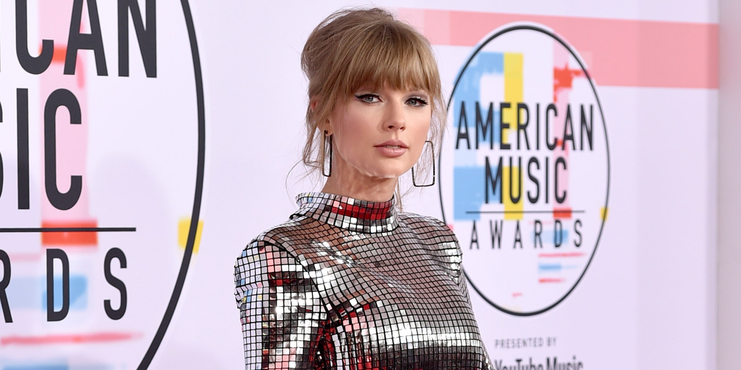 https://pitchfork.com/news/taylor-swift-allowed-to-play-old-songs-at-2019-american-music-awards-ex-label-claims/