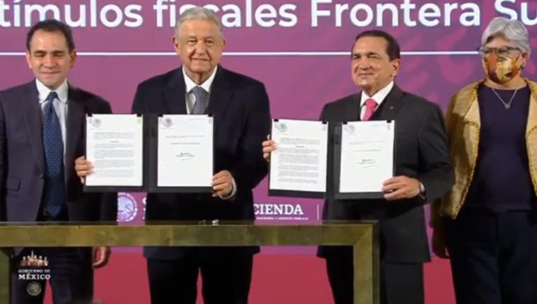 López Obrador firma decretos para otorgar estímulos fiscales a la frontera sur