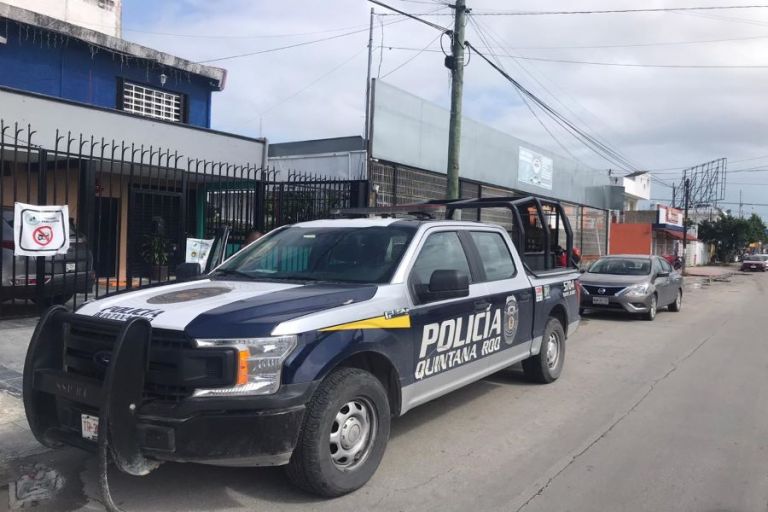 Cancún: Hombres armados asaltan una casa de empeño en la avenida Leona Vicario