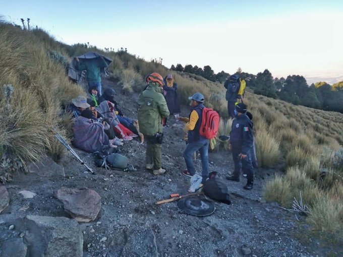 Rescatan a 11 excursionistas en La Malinche, Puebla