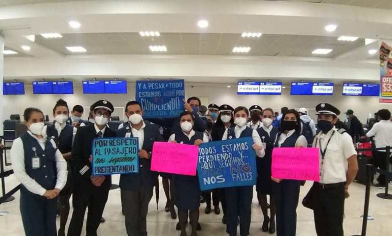 Trabajadores de Interjet se manifiestan por pago de salario en Cancún