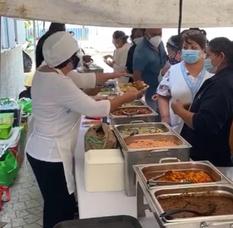 Donantes reconocen labor de trabajadores del ISSSTE Cancún; les llevan comida