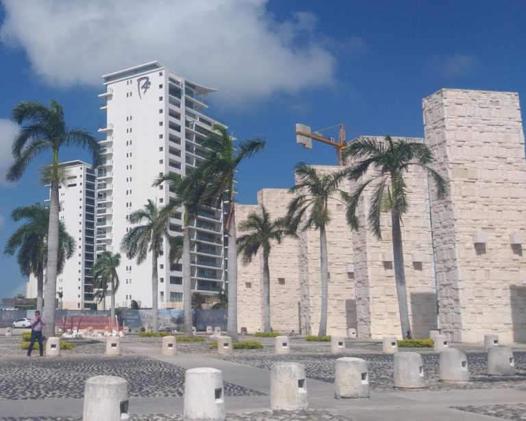 Albañil pierde la vida al caer de un cuarto nivel de una obra en Cancún