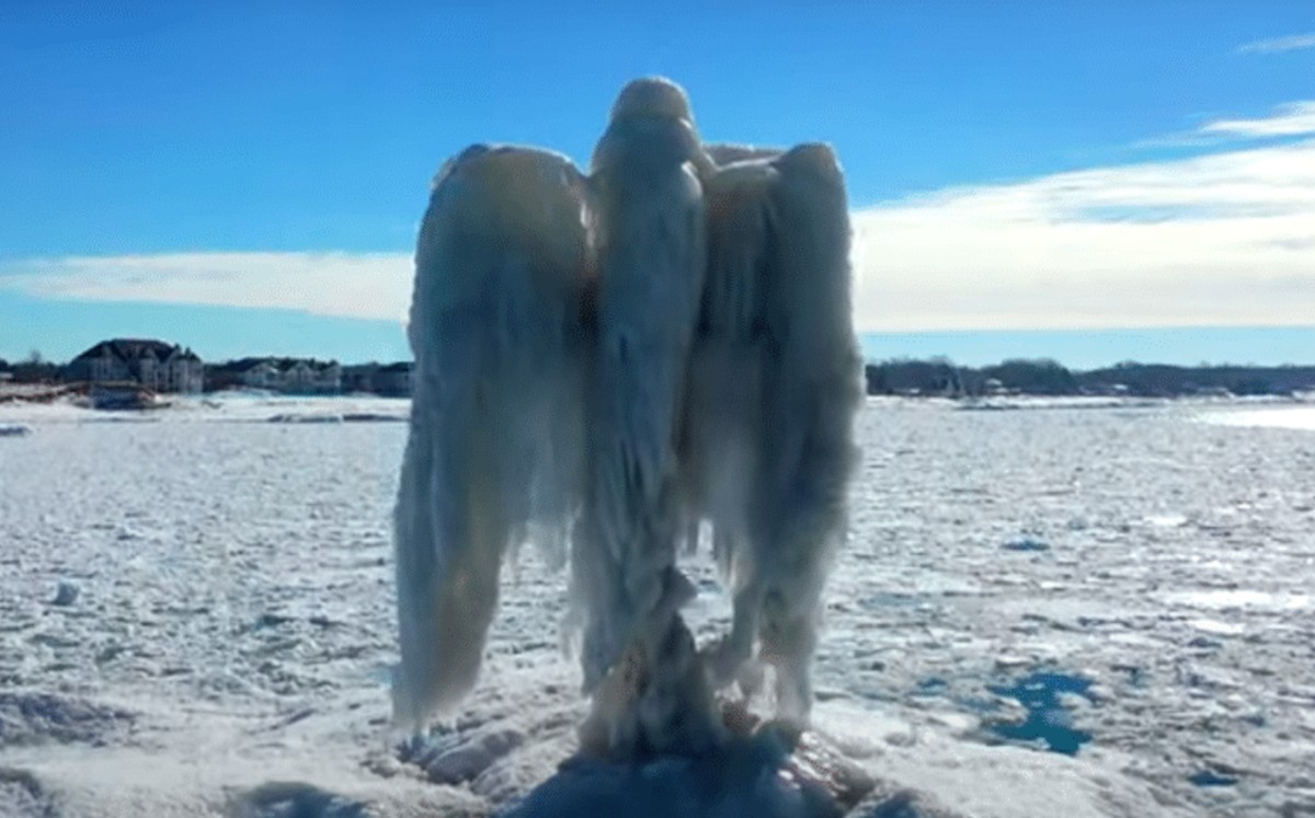 https://www.milenio.com/virales/eu-aparece-misteriosa-figura-lago-angel-hielo-video