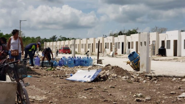 Acceden familias a abandonar casas invadidas del programa “Vivienda Digna” en Cozumel