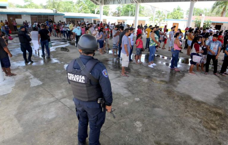 Entre largas filas y operativo de seguridad se llevan a cabo elecciones en Puerto Morelos