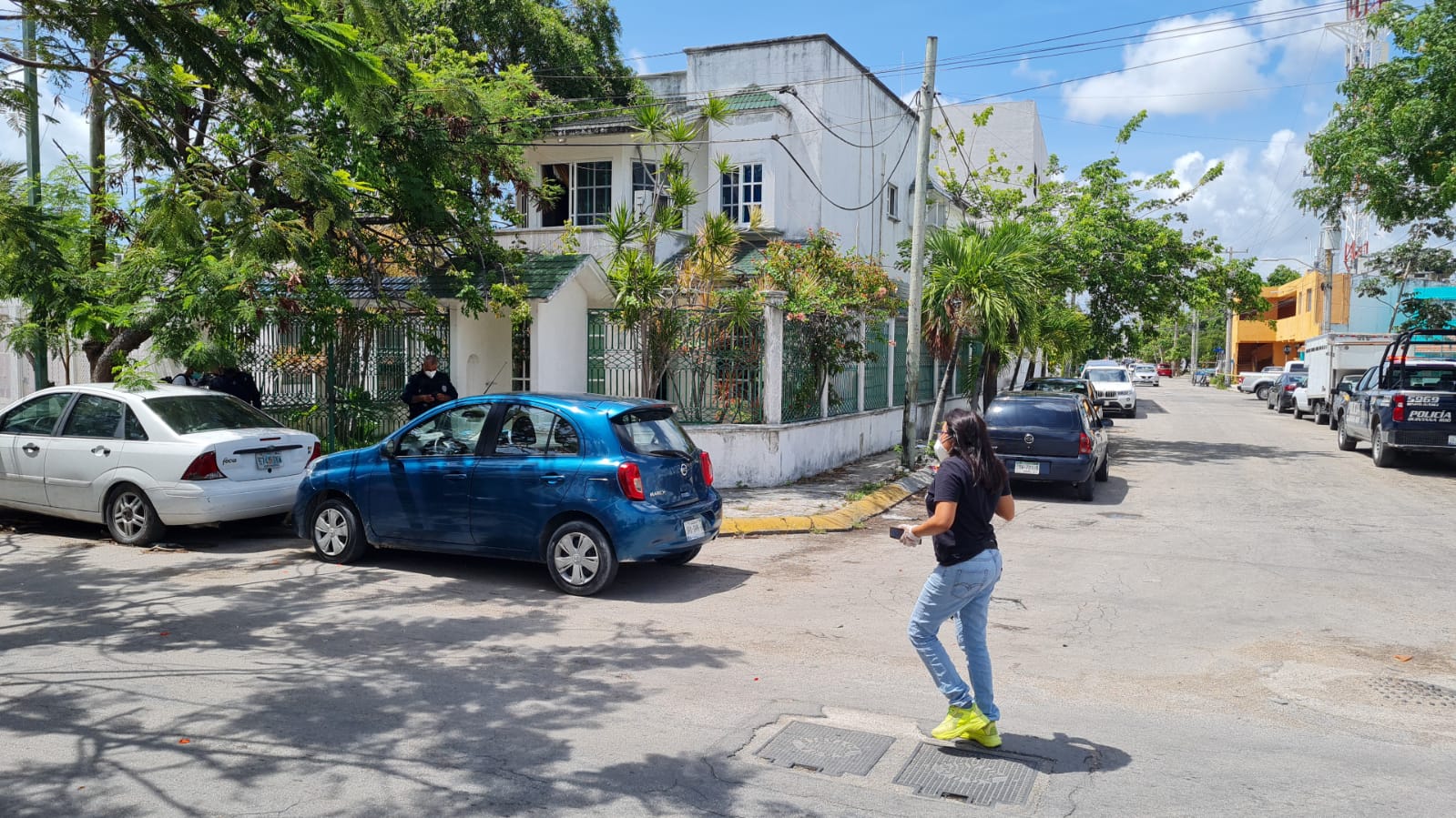 https://noticaribe.com.mx/2021/06/10/balazos-a-unos-metros-de-la-avenida-la-luna-disparan-a-fachada-de-casa-cerca-de-zona-de-intensa-actividad-comercial-en-cancun/