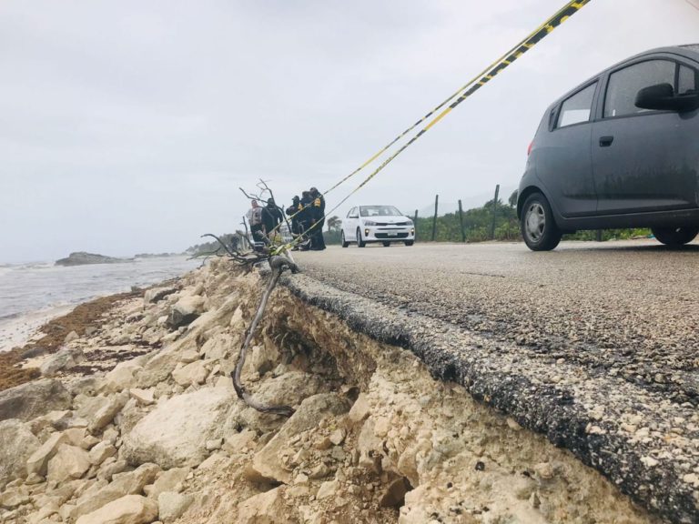 Se deslava tramo carretero en Tulum: cierre parcial al tránsito (+video)