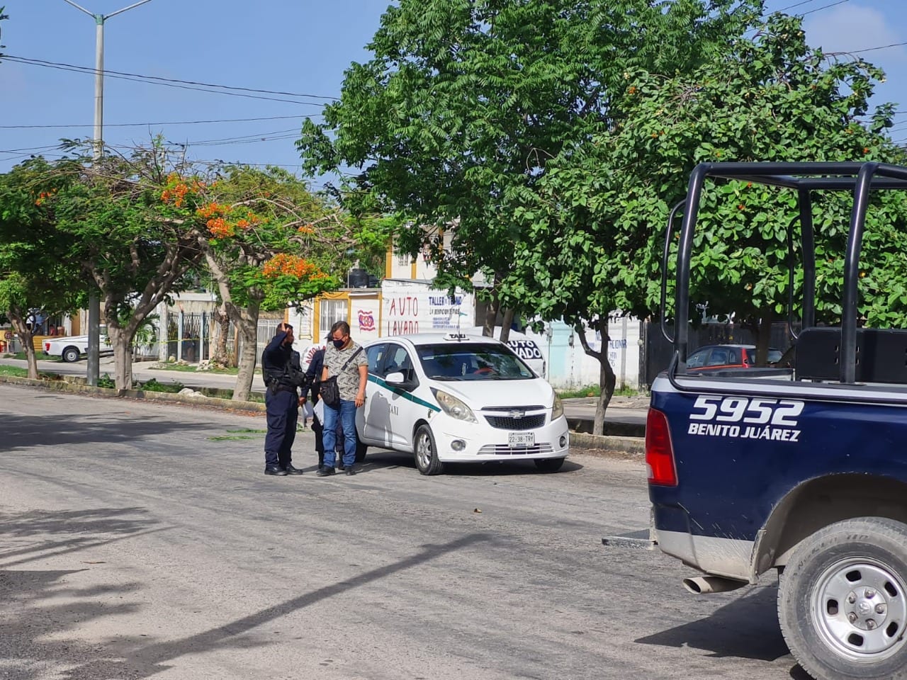 https://quintafuerza.mx/comunidad/disparan-contra-taxista-en-la-region-220-de-cancun/