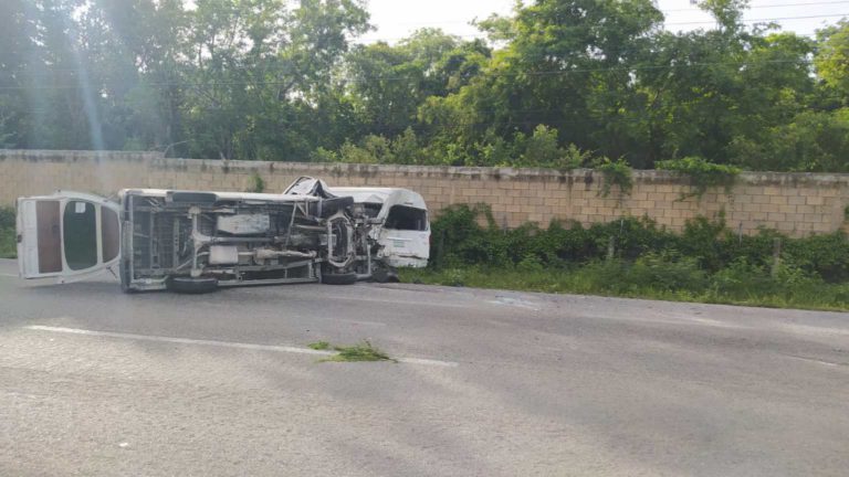 Fuerte accidente en la carretera Cancún-Tulum deja varios lesionados