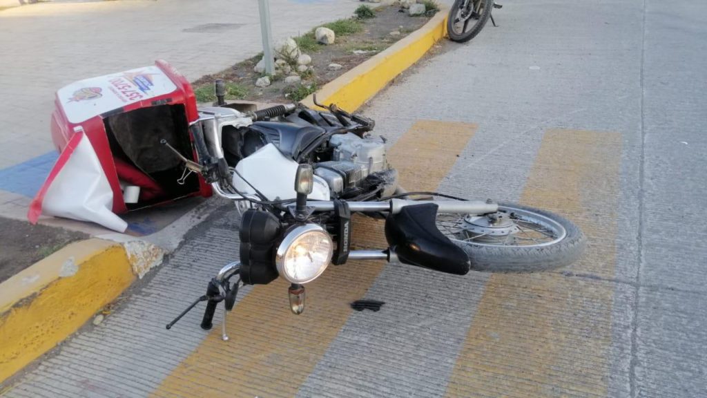 https://infoenlinea.mx/2021/01/no-llego-el-pollo-taxi-embiste-a-repartidor/