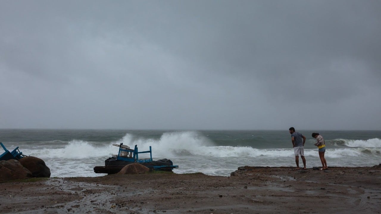 https://noticieros.televisa.com/ultimas-noticias/enrique-se-degrada-a-tormenta-tropical-y-avanza-hacia-baja-california-sur/