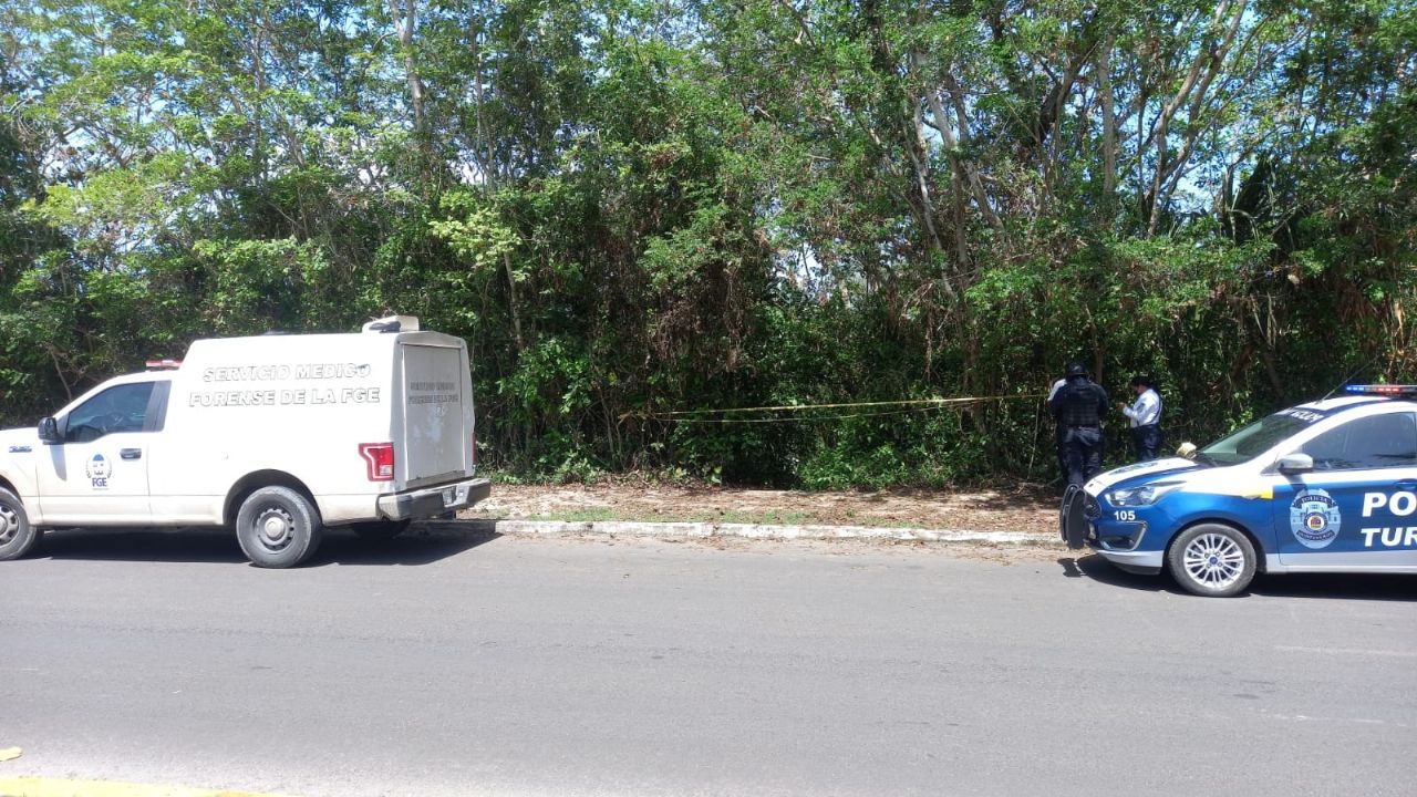 https://www.poresto.net/poresto-policiaca/quintana-roo/2021/6/20/hallan-cadaver-de-una-mujer-flotando-en-el-boulevard-bahia-de-chetumal-259923.html