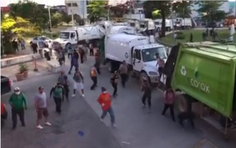 Trabajadores de Inteligencia México provocan caos vial y protestan con violencia en Cancún