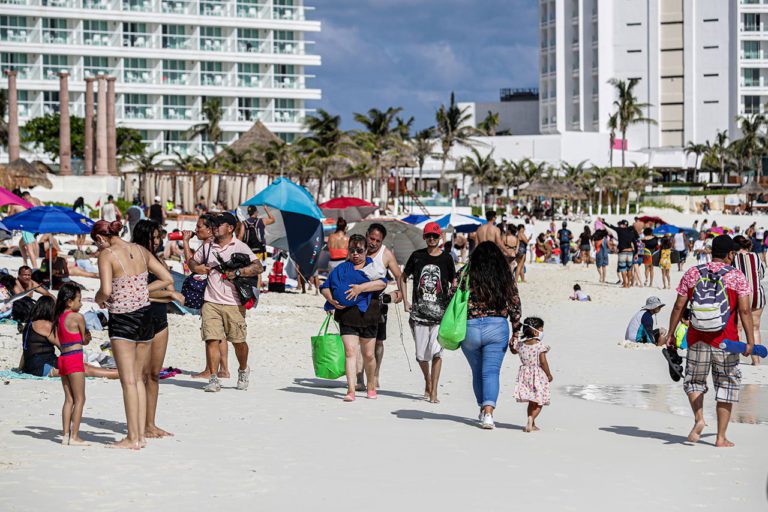 Se esperan 3 millones de turistas para este periodo vacacional en el Caribe Mexicano