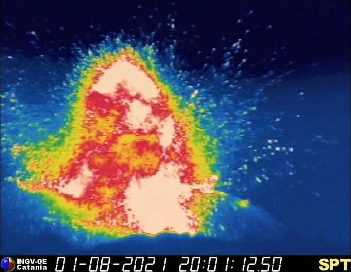 Se registran erupciones violentas e importantes en volcanes Stromboli y Etna en Italia