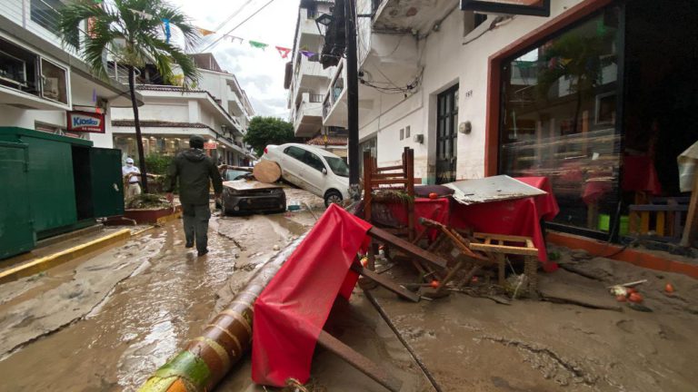 Suman dos muertos tras paso del huracán ‘Nora’ en Jalisco