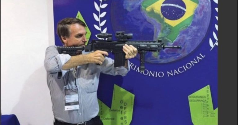 Bolsonaro defiende la tenencia de armas: “Todo el mundo tiene que comprar un fusil”