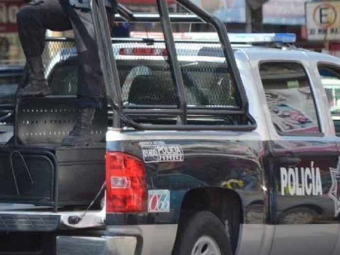 patrulla_dbt2_2.jpg_1902800913 https://www.debate.com.mx/policiacas/Persecucion-y-tiroteo-dejan-a-un-herido-y-un-detenido-en-Cancun-20190521-0238.html