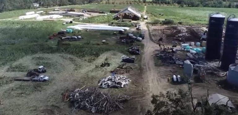 La granja lechera más grande de Nueva Jersey casi es destruida por un tornado (VIDEO)