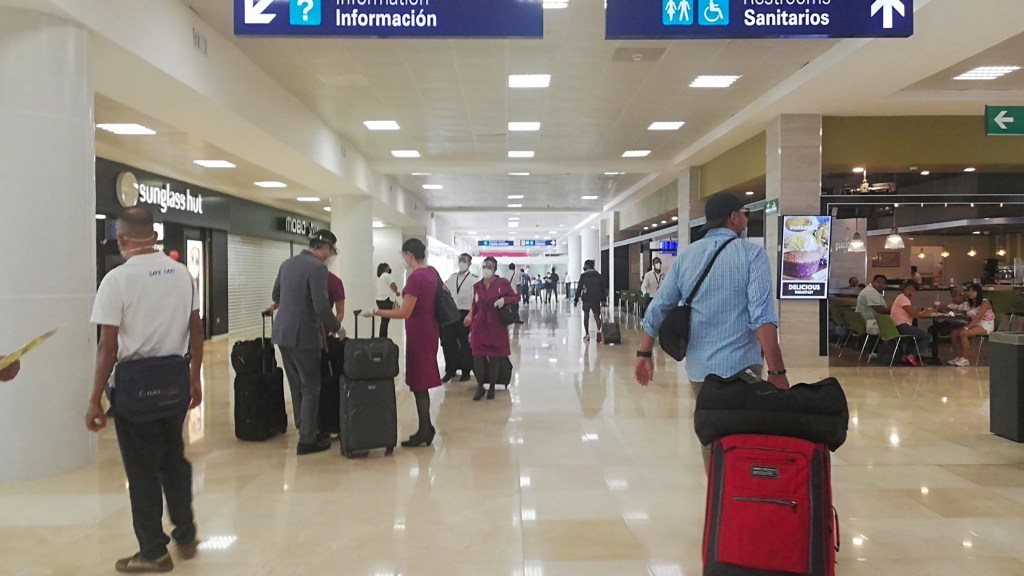 Cancun, 14 de julio.- Con cerca de medio centenar de operaciones, todas de vuelos nacionales, se reanudó la actividad en la terminal 2 del aeropuerto internacional de Cancun.