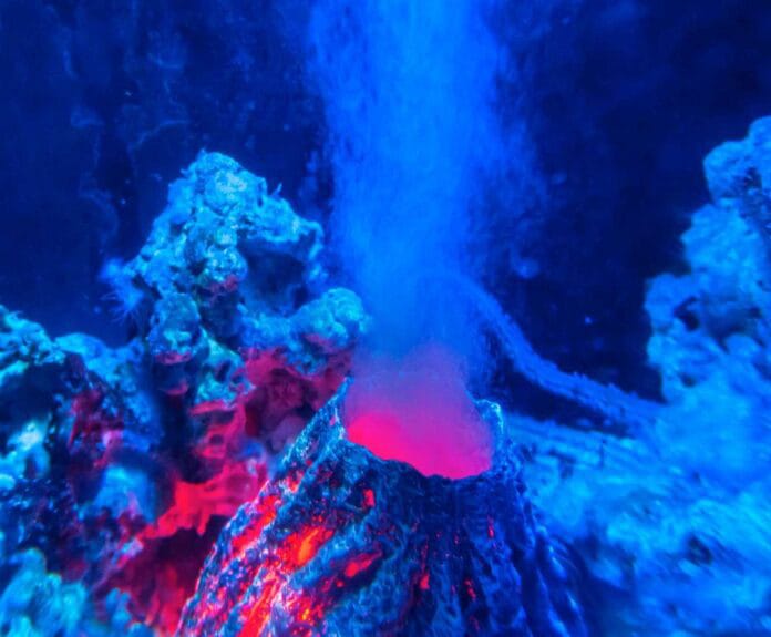 La mayor erupción submarina del mundo dio origen a un volcán gigante